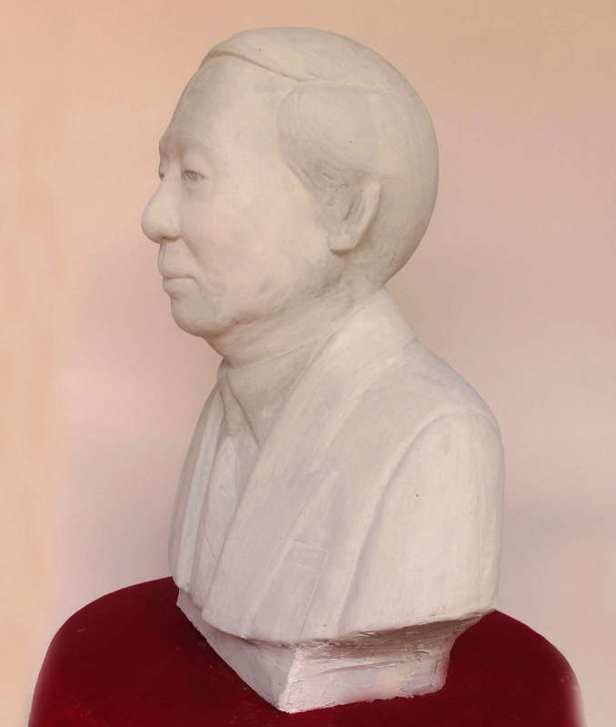 Tượng chân dung màu trắng, được làm từ Thạch Cao